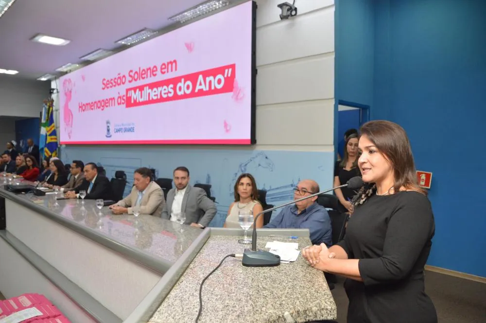 Prefeita Adriane Lopes reforça papel transformador das mulheres em Sessão Solene na Câmara Municipal