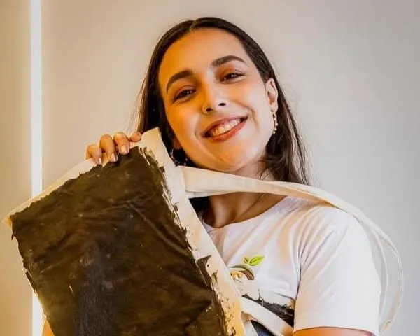 Com biocouro de manga descartada, Terateks inova no mercado da moda sustentável