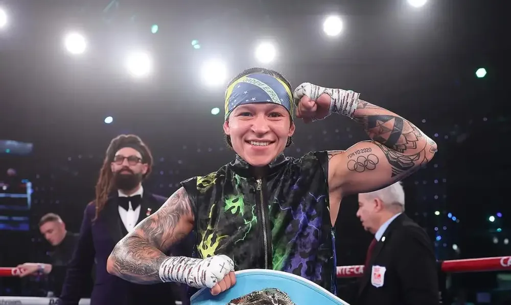 Bia Ferreira mantém cinturão mundial com vitória sobre Licia Bourdesa