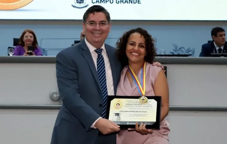 Dr. Victor Rocha destaca a importância da educação em homenagem à professora Jusciane Rodrigues da Silva