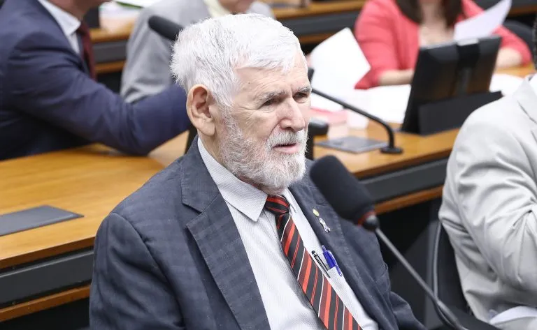 Projeto de lei garante renovação gratuita da CNH para idosos