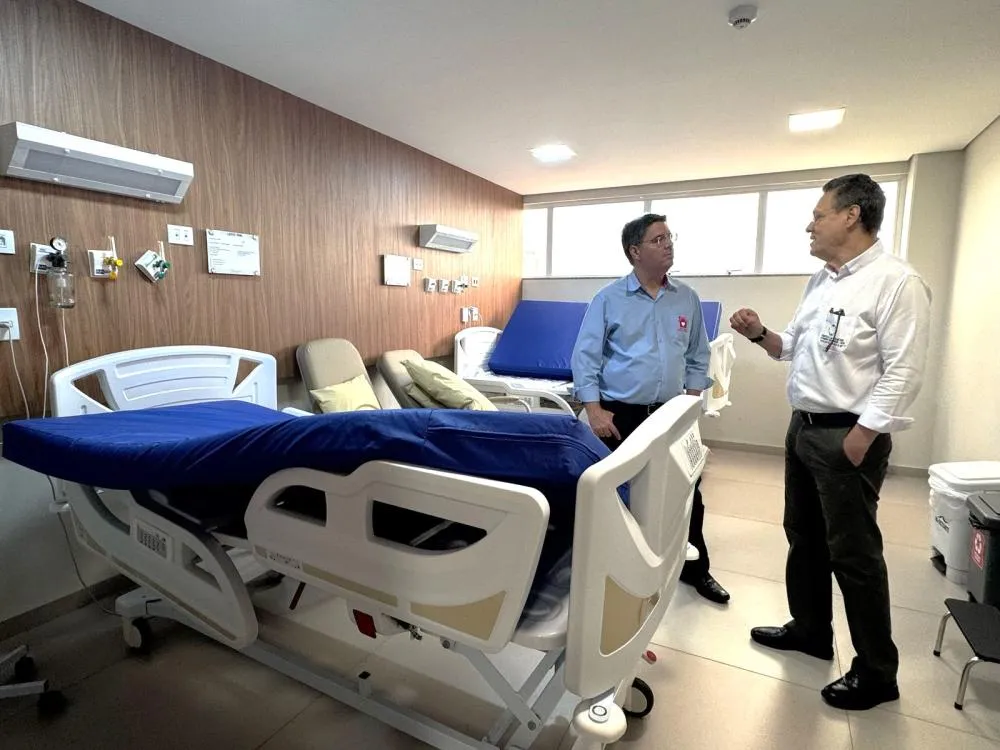 Dr. Victor Rocha visita novos leitos do Hospital de Câncer Alfredo Abrão