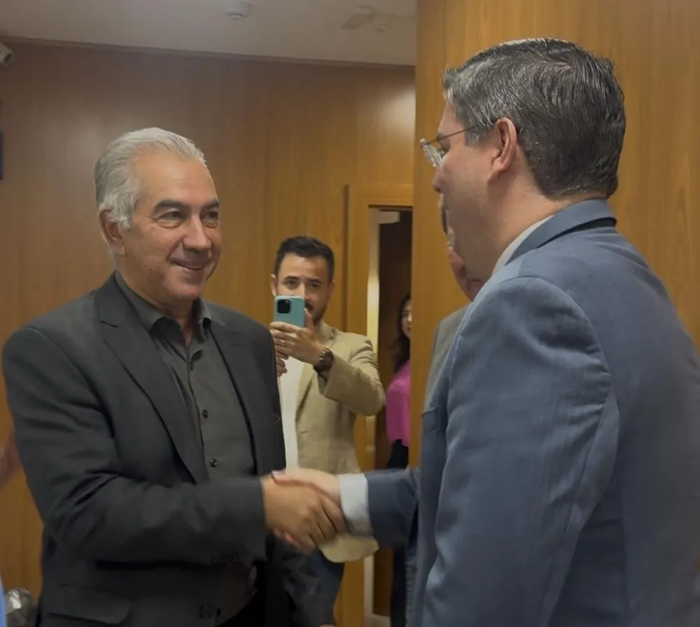 Dr. Victor Rocha recebe ex-governador Reinaldo Azambuja na Câmara Municipal e reforça compromisso com o desenvolvimento de Campo Grande