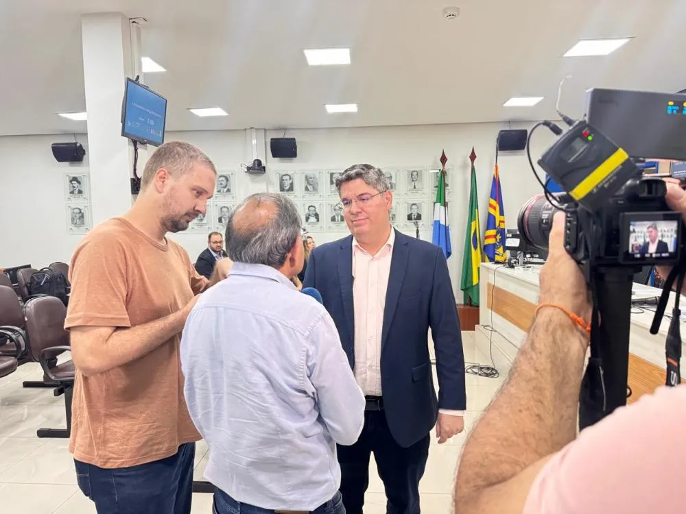 Dr. Victor Rocha cobra avanço na redução das filas e reforça fiscalização da saúde pública durante prestação de contas da SESAU